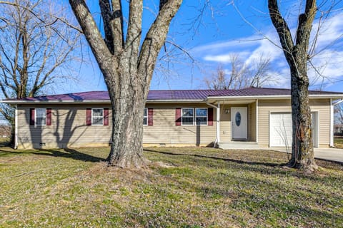 Lebanon Fishing Retreat w/ Fire Pit: Pets Welcome! House in Ozark Mountains