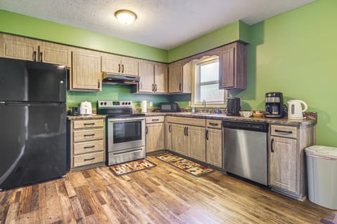 Lebanon Fishing Retreat w/ Fire Pit: Pets Welcome! House in Ozark Mountains