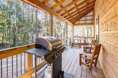 Newly Refreshed! Suches Cabin w/ Deck, Fire Pit House in Union County