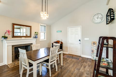 Charming Lake Murray Cottage: ‘Breezy's Blyss’ House in Leesville