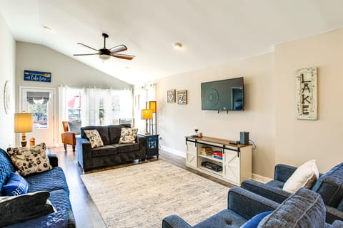 Charming Lake Murray Cottage: ‘Breezy's Blyss’ House in Leesville