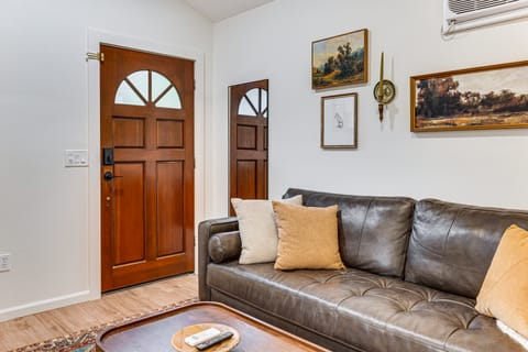 Sip, Golf & Unwind: Couple's Retreat in Fallbrook House in Fallbrook