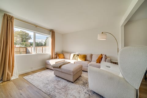 8 Mi to Downtown Seattle: Cozy Home w/ Patio House in Burien