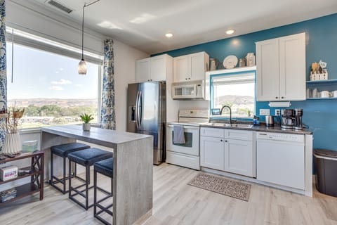 3 Mi to Kokopelli Trail: Outdoor Adventure Base House in Colorado