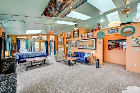 Steps to Shore: Seaside Olympia Retreat w/ Hot Tub House in Puget Sound