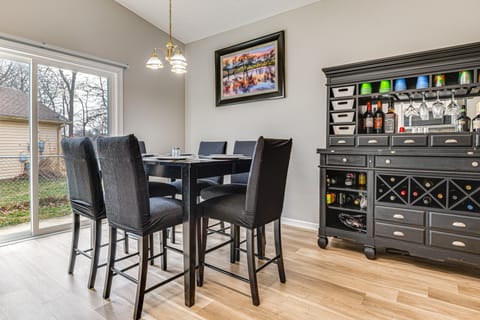 9 Mi to Dtwn Indy: Suburban Group Retreat w/ Yard House in Indianapolis