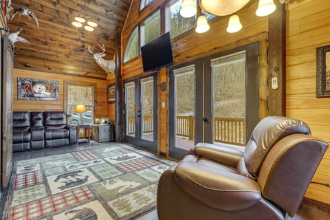 11 Mi to Great Smoky Mountains NP: Modern Cabin House in Qualla