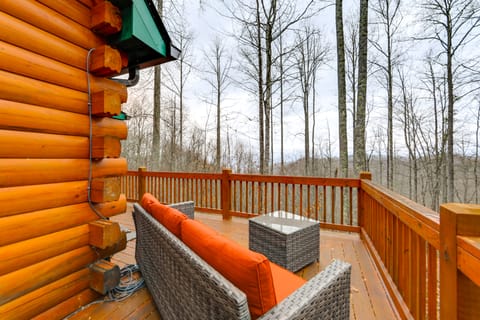 11 Mi to Great Smoky Mountains NP: Modern Cabin House in Qualla