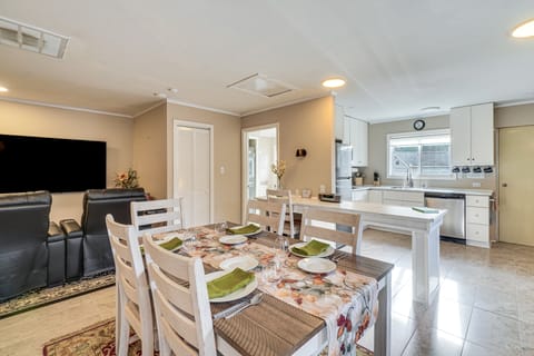 West Knoxville Area! Single-Level Home Near Dtwn House in Knoxville