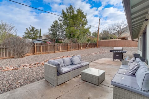 Fenced Outdoor Space: Modern Sedona Home By Hiking House in Village of Oak Creek