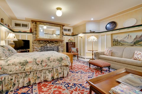 2 Mi to Dtwn Minneapolis: Lowry Hill Apt w/ Patio Apartment in Lowry Hill