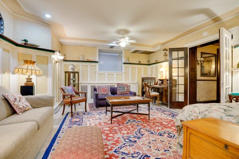 2 Mi to Dtwn Minneapolis: Lowry Hill Apt w/ Patio Apartment in Lowry Hill