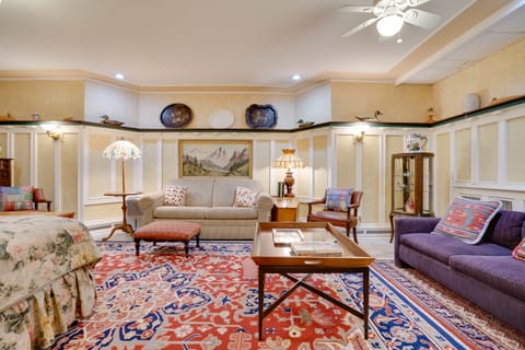 2 Mi to Dtwn Minneapolis: Lowry Hill Apt w/ Patio Apartment in Lowry Hill