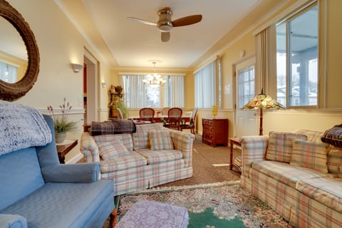 Walk to the Walker Art Center! Apt in Lowry Hill Apartment in Lowry Hill