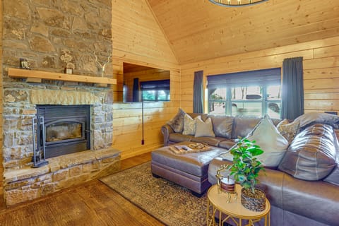 Fish, Raft & Relax! Spacious Sulphur Springs Home House in Arkansas