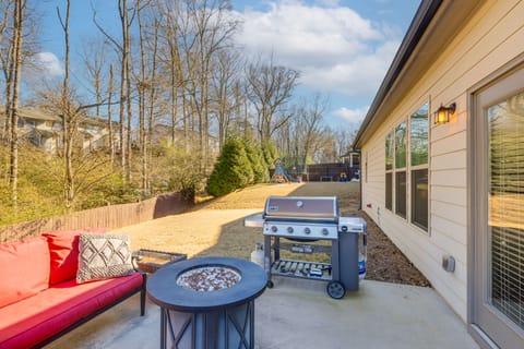 1 Mi to Lake Lanier: Modern Home w/ Patio & Yard! House in Lake Lanier