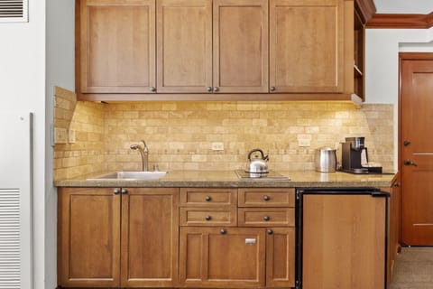 Everline 3-Unit Resort Condo, Corner Suite & View Apartment in Palisades Tahoe (Olympic Valley)