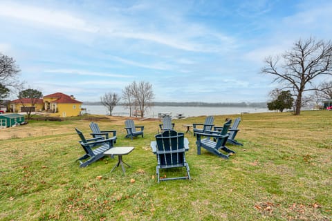Group Friendly! Waterfront Grand Lake Home w/ Dock House in Ozark Mountains