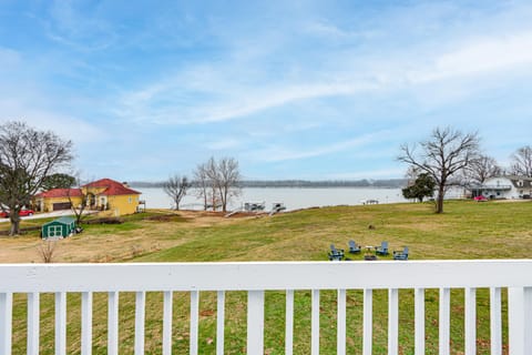 Group Friendly! Waterfront Grand Lake Home w/ Dock House in Ozark Mountains