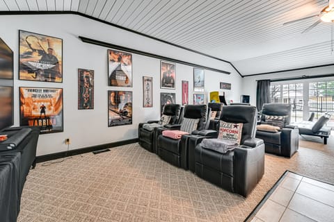 Walk to League Stadium: Huntingburg Family Home! House in Indiana