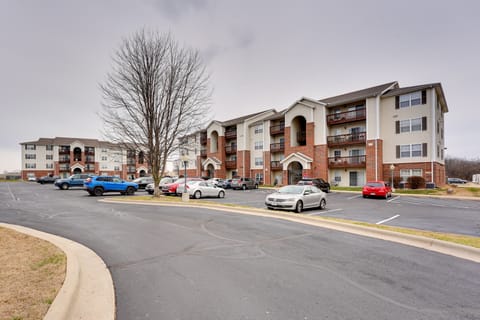 Shop, Golf & Unwind: Springfield Gem 7 Mi to Dtwn Apartment in Springfield