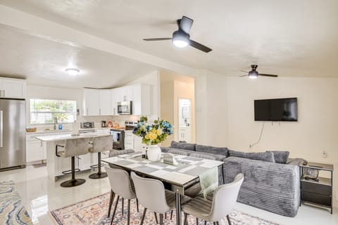 Walk to Romano Beachfront Park: Airy Home w/ Yard House in Ormond Beach