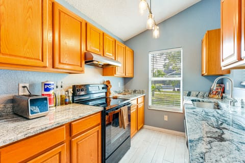 4 Mi to Clearwater Beach: Extended Stay w/ Yard House in Florida