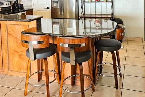 Walkable, All-Suite 3BR: Suntide III - Unit 1003 Apartment in South Padre Island