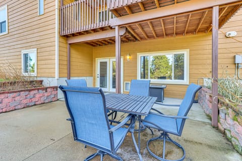 2 Mi to Main St, Sturgis! Spacious Group Getaway House in Sturgis