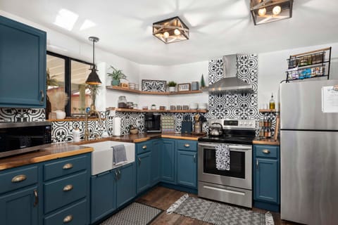 Hot Tub, 5 Mi to Winter Park! Woodsy Ruidoso Abode House in Ruidoso