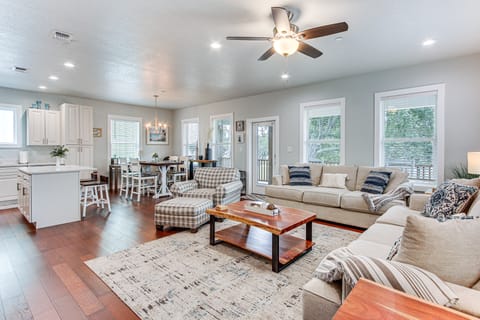 Steps to Sand! Family-Friendly Long Beach Escape House in Long Beach