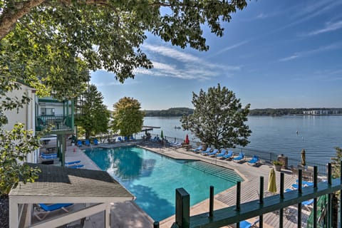 ‘Harbour Horizon’ Gem: 1 MM Main Channel, 2 Pools Apartment in Lake of the Ozarks