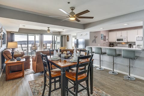 ‘Harbour Horizon’ Gem: 1 MM Main Channel, 2 Pools Apartment in Lake of the Ozarks