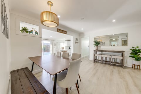 Game Room, Patio! Lake Worth Beach Family Retreat House in Lake Worth