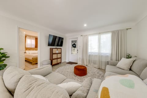 Game Room, Patio! Lake Worth Beach Family Retreat House in Lake Worth