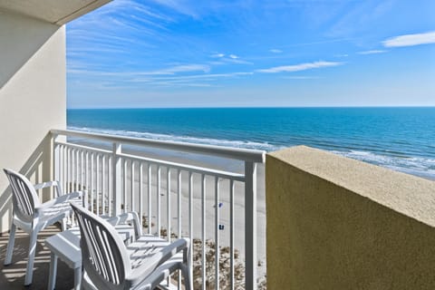Heated Pools & Sunrise View: Baywatch Resort Condo Apartment in Atlantic Beach
