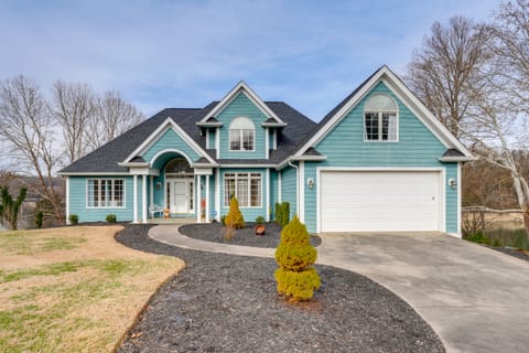 Boone Lake Getaway 6 Mi to Bristol Speedway! House in Bristol