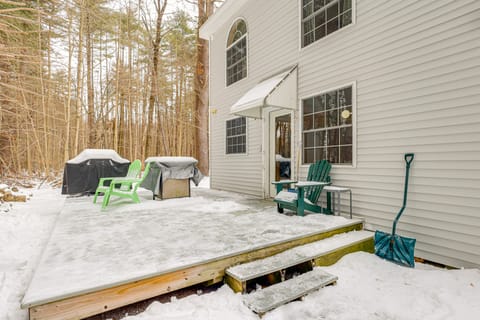 Walk to Lake George Beach: Quiet Family Retreat House in Queensbury