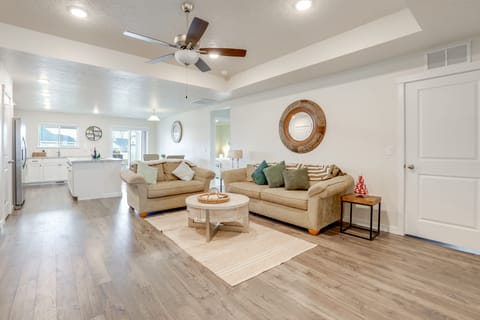 Hot Tub, Patio & Yard! Modern Nampa Home House in Nampa