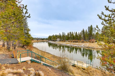 Hot Tub & Dock: Deschutes River All-Season Retreat House in Three Rivers