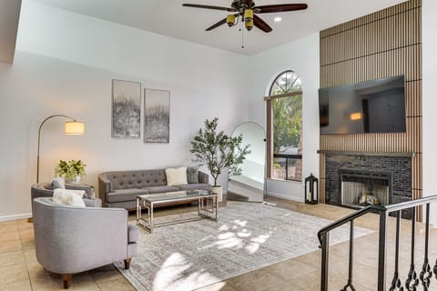 7 Mi to Sabino Canyon: Poolside Oasis w/ Mtn Views House in Tucson