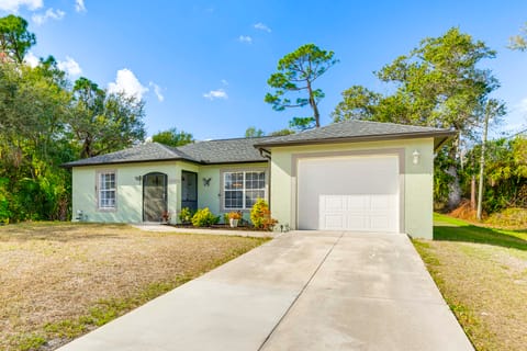 4 Mi to Beach Park! Port Charlotte Home w/ Yard House in Port Charlotte