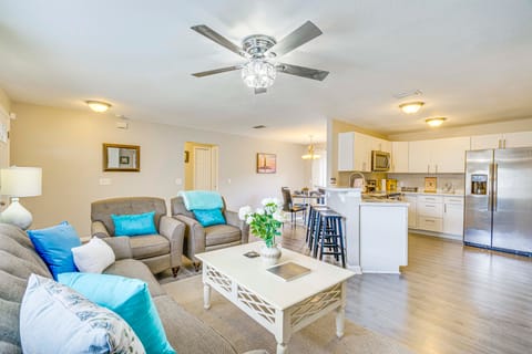 4 Mi to Beach Park! Port Charlotte Home w/ Yard House in Port Charlotte