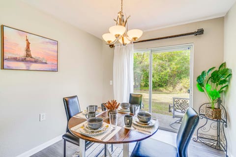 4 Mi to Beach Park! Port Charlotte Home w/ Yard House in Port Charlotte