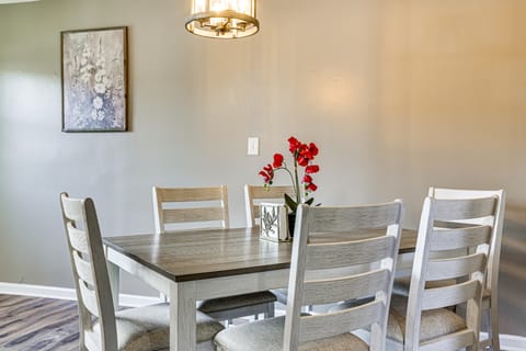 6 Mi to Dtwn Cincinnati: Dog-Friendly Apt w/ Yard Apartment in Cincinnati