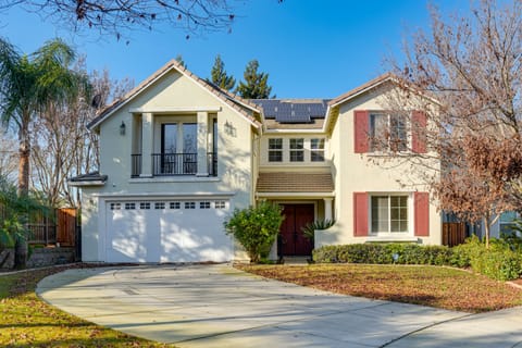 Near Wineries & Parks: Waterfront Tracy Getaway! House in Tracy