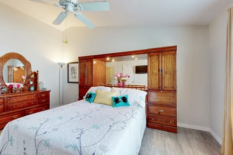 Dog-Friendly Home w/ Golf Cart, AC, WiFi House in The Villages