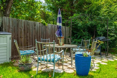 2BR Charming Cottage Mins From Oaklawn Race Track House in Hot Springs