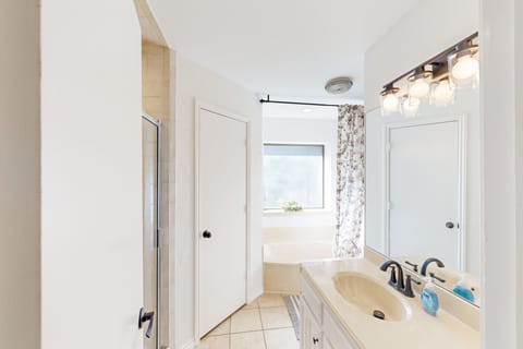 Near Lake & Beach: Welcoming Home w/ Patio House in Fort Worth