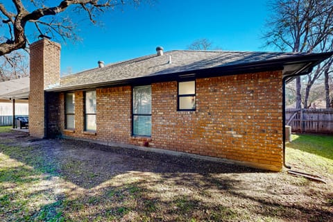 Near Lake & Beach: Welcoming Home w/ Patio House in Fort Worth